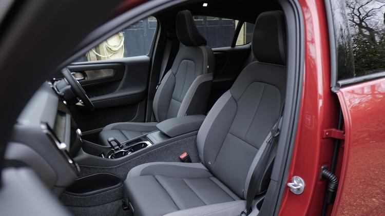 VOLVO EC40 ESTATE 175kW Plus 69kWh 5dr Auto
